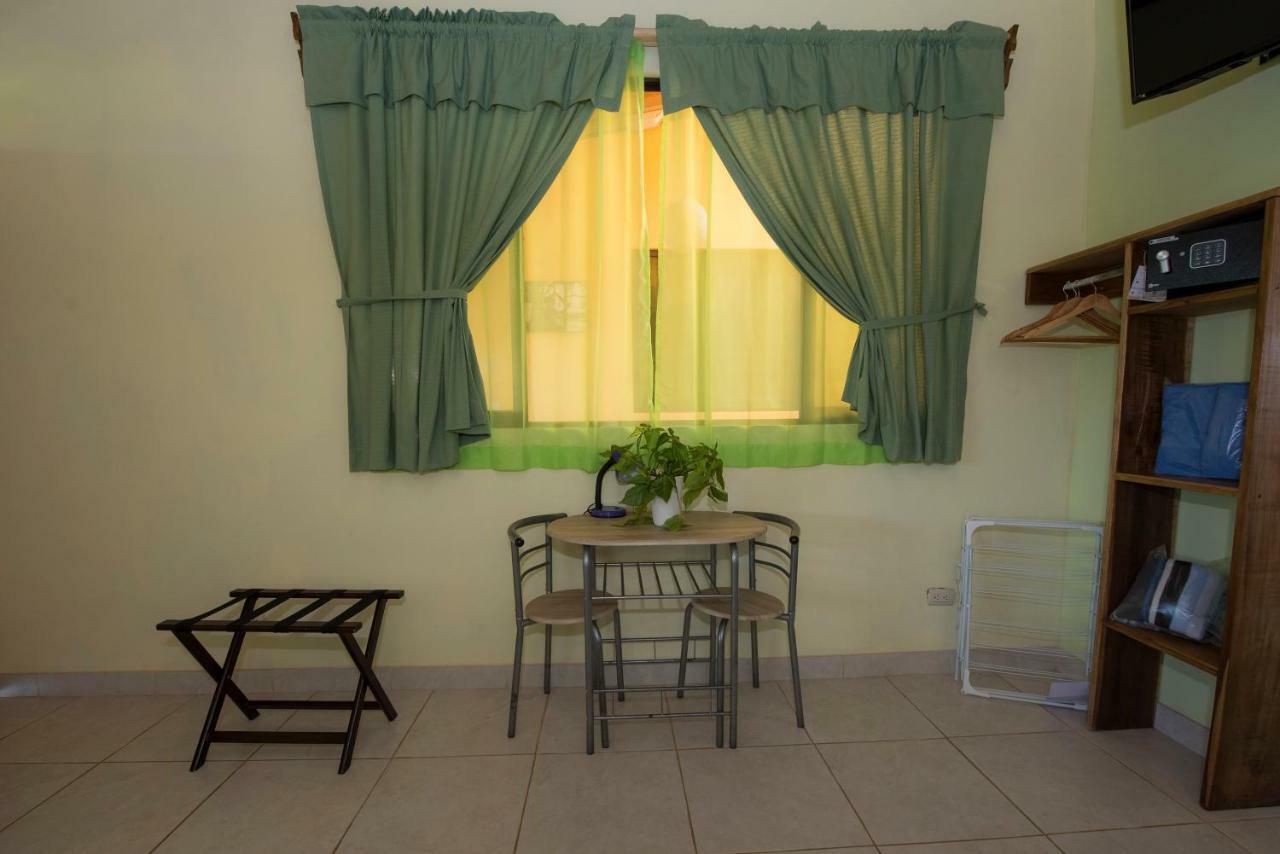 Hotel Sunshine Caribe Puerto Viejo de Talamanca Екстериор снимка